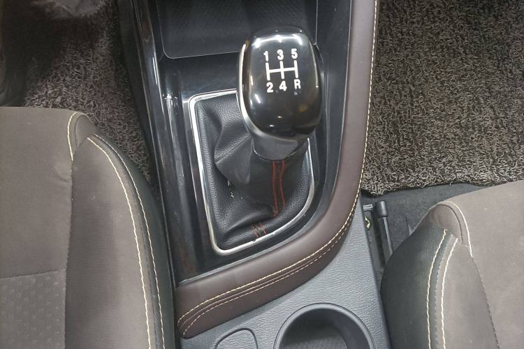 Used CHANGAN Eado DT 2019 1.6L Manual Comfort Model China VI Standard Interior 4