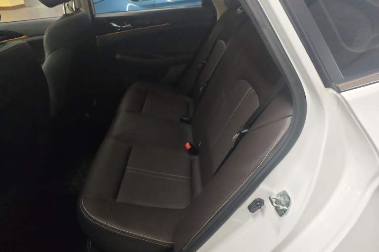 Used CHANGAN Eado DT 2019 1.6L Automatic Smart Enjoyment Model China VI Standard Interior 4