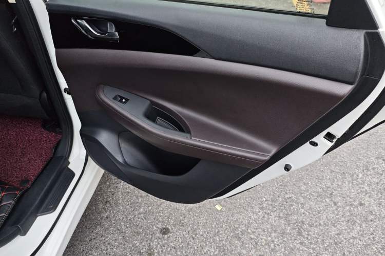 Used CHANGAN Eado DT 2019 1.6L Manual Comfort Model China VI Standard Interior 5