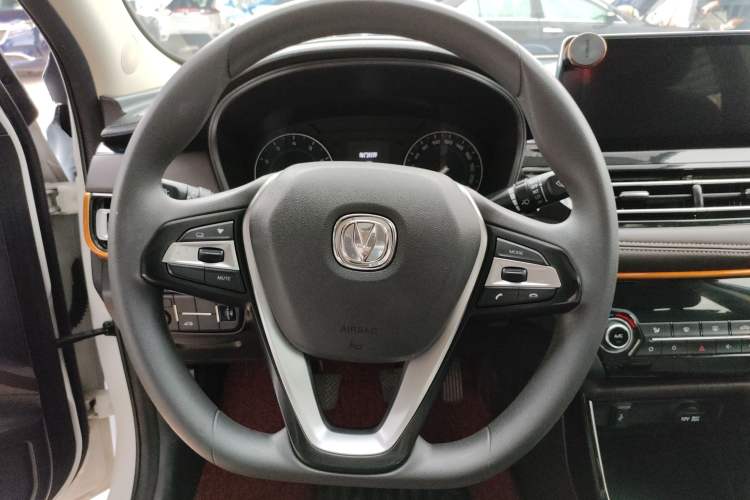Used CHANGAN Eado DT 2019 1.6L Manual Comfort Model China VI Standard Interior 5