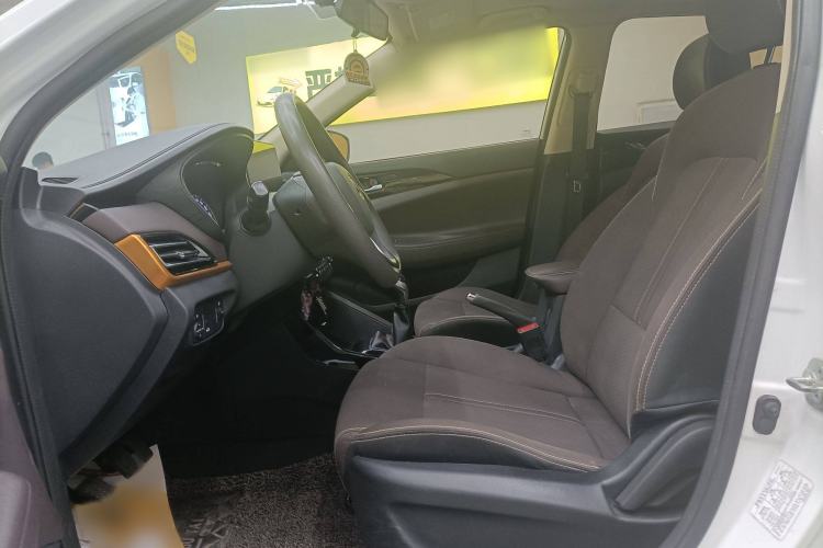 Used CHANGAN Eado DT 2019 1.6L Manual Comfort Model China VI Standard Interior 5