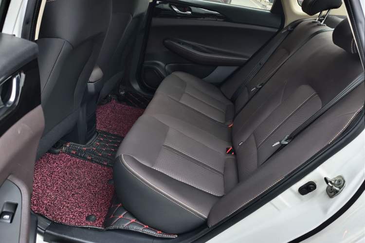 Used CHANGAN Eado DT 2019 1.6L Manual Comfort Model China VI Standard Interior 6