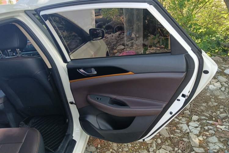 Used CHANGAN Eado DT 2019 1.6L Automatic Smart Enjoyment Model China VI Standard Interior 6