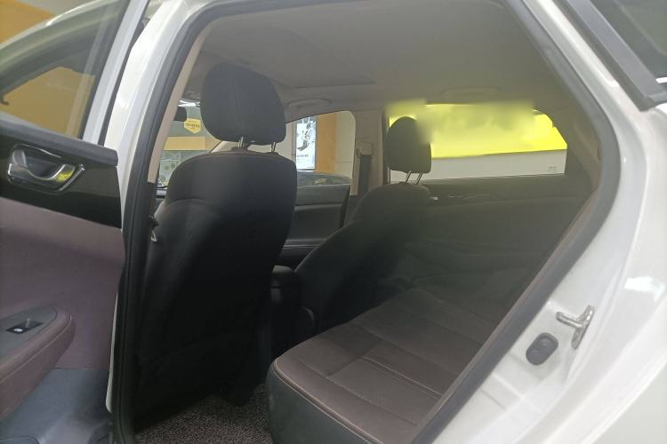 Used CHANGAN Eado DT 2019 1.6L Manual Comfort Model China VI Standard Interior 6