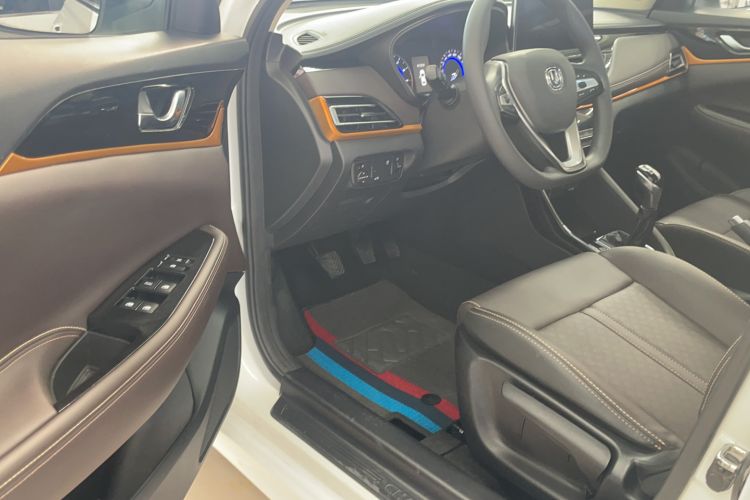 Used CHANGAN Eado DT 2019 1.6L Manual Enjoyment Model China VI Standard Interior 7