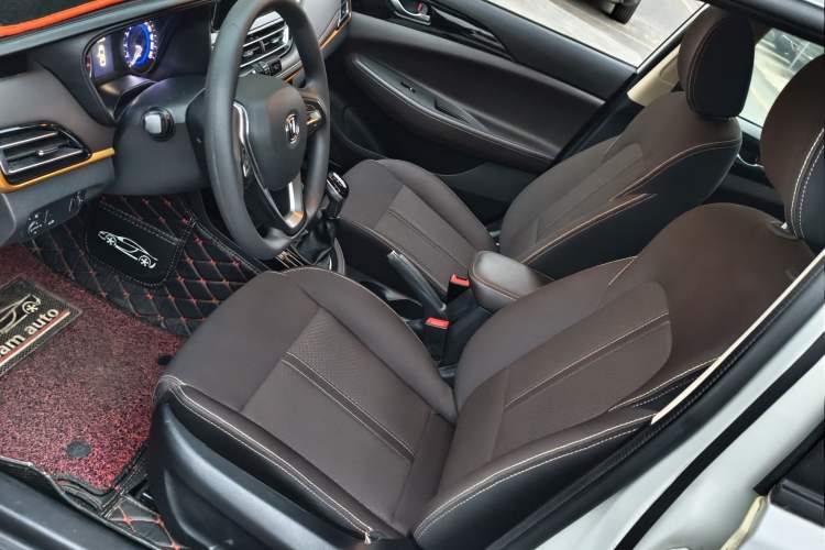 Used CHANGAN Eado DT 2019 1.6L Manual Comfort Model China VI Standard Interior 8