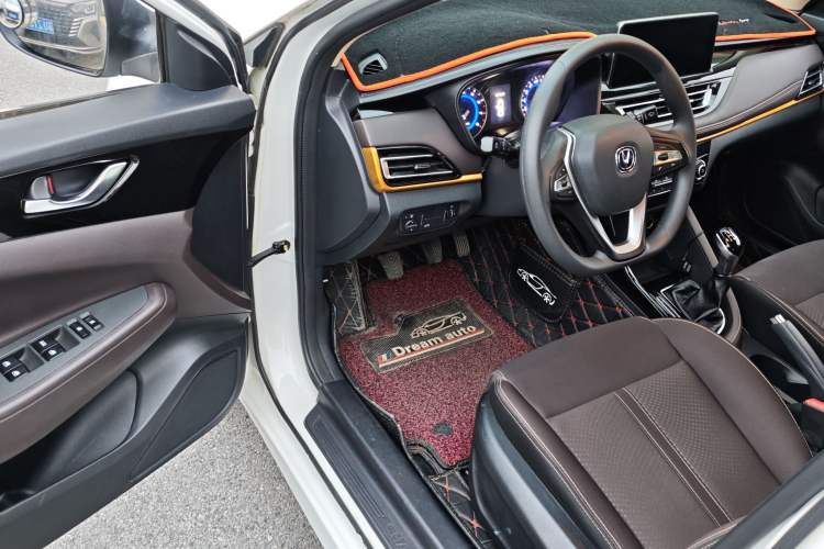 Used CHANGAN Eado DT 2019 1.6L Manual Comfort Model China VI Standard Interior 9