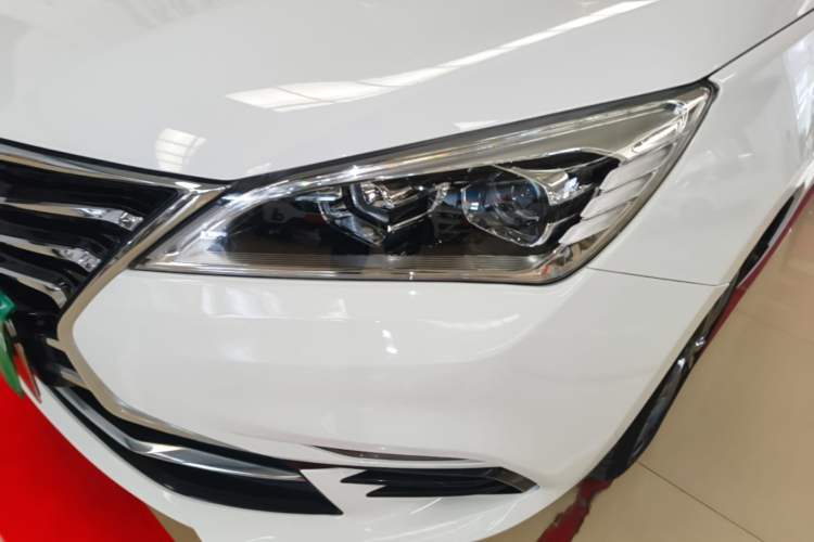 Used CHANGAN Eado DT 2019 1.6L Manual Comfort Model China VI Standard Left Front Headlight
