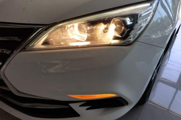 Used CHANGAN Eado DT 2019 1.6L Manual Comfort Model China VI Standard Left Front Headlight