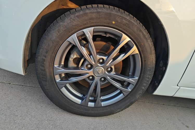 Used CHANGAN Eado DT 2019 1.6L Manual Enjoyment Model China VI Standard Left Front Wheel Hub