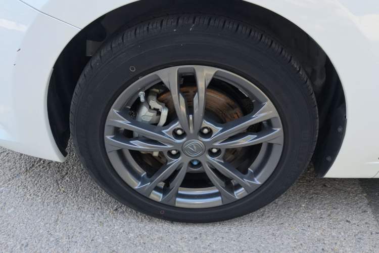Used CHANGAN Eado DT 2019 1.6L Manual Comfort Model China VI Standard Left Front Wheel Hub