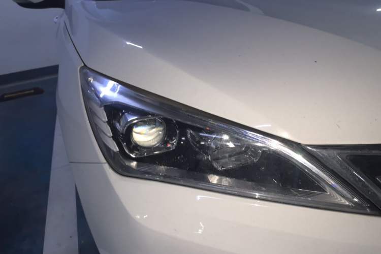 Used CHANGAN Eado DT 2019 1.6L Automatic Smart Enjoyment Model China VI Standard Right Front Headlight