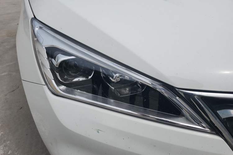 Used CHANGAN Eado DT 2019 1.6L Automatic Smart Enjoyment Model China VI Standard Right Front Headlight