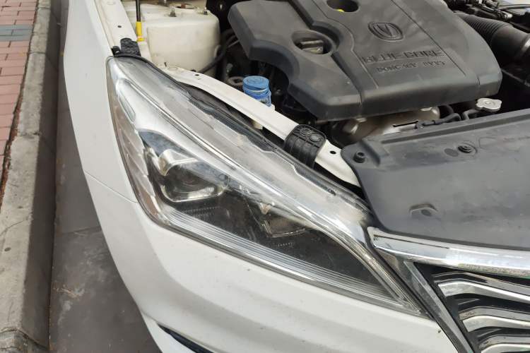 Used CHANGAN Eado DT 2019 1.6L Automatic Smart Enjoyment Model China VI Standard Right Front Headlight