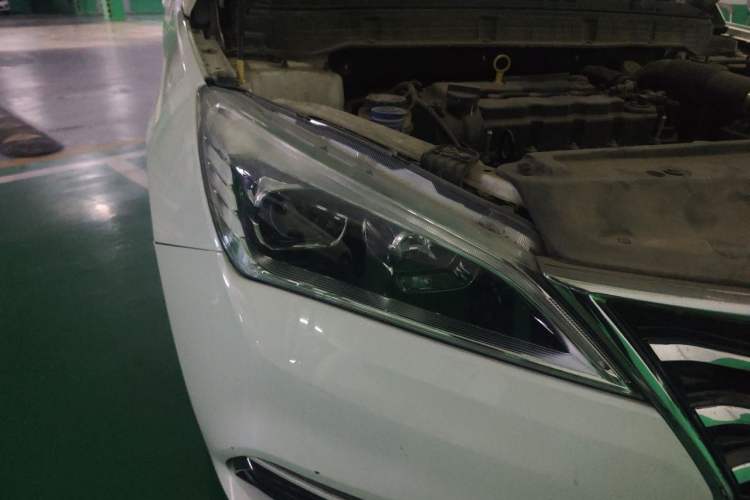 Used CHANGAN Eado DT 2019 1.6L Manual Comfort Model China VI Standard Right Front Headlight