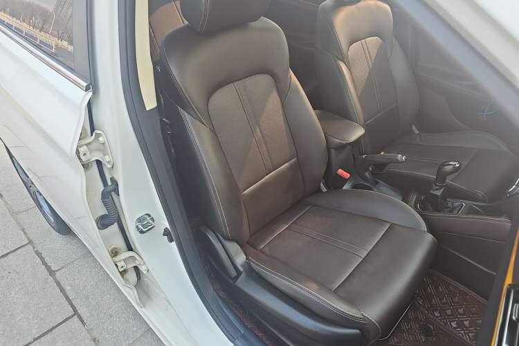 Used CHANGAN Eado DT 2019 1.6L Manual Enjoyment Model China VI Standard Right Front Seat
