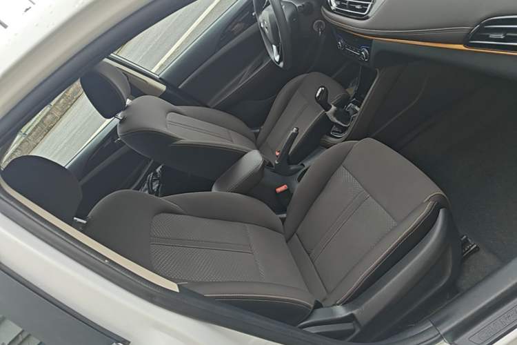 Used CHANGAN Eado DT 2019 1.6L Manual Comfort Model China VI Standard Right Front Seat