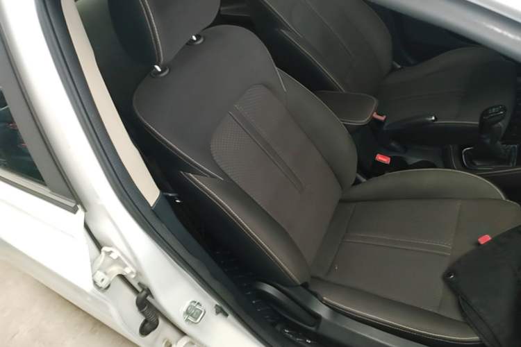 Used CHANGAN Eado DT 2019 1.6L Manual Comfort Model China VI Standard Right Front Seat