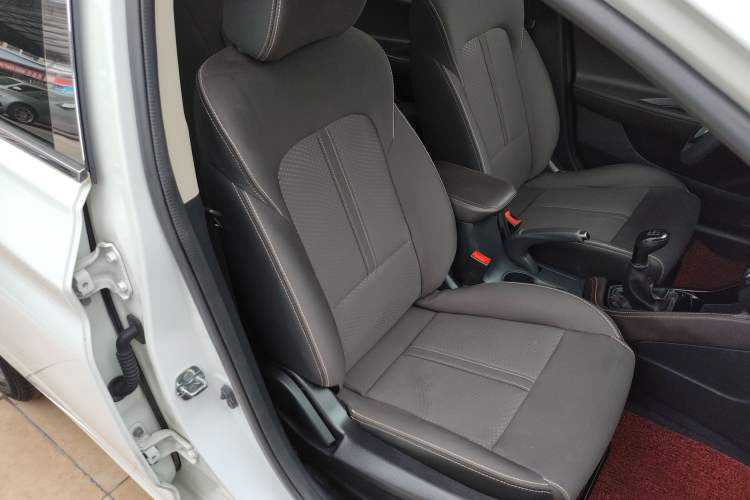 Used CHANGAN Eado DT 2019 1.6L Manual Comfort Model China VI Standard Right Front Seat