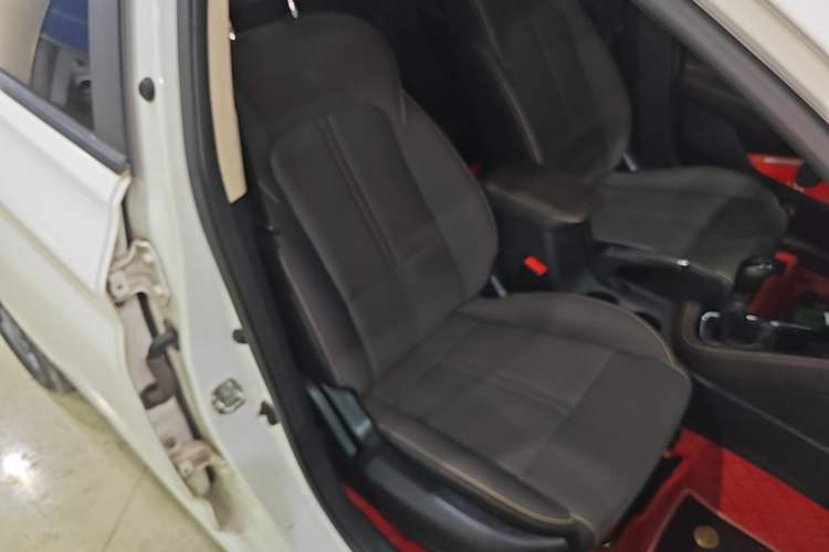 Used CHANGAN Eado DT 2019 1.6L Manual Comfort Model China VI Standard Right Front Seat