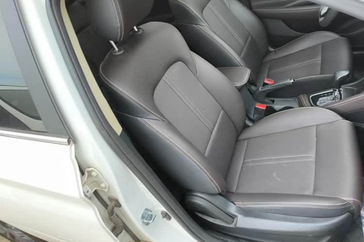 Used CHANGAN Eado DT 2019 1.6L Automatic Smart Enjoyment Model China VI Standard Right Front Seat