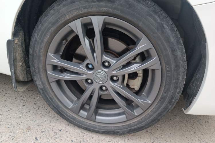 Used CHANGAN Eado DT 2019 1.6L Manual Enjoyment Model China VI Standard Right Front Wheel Hub