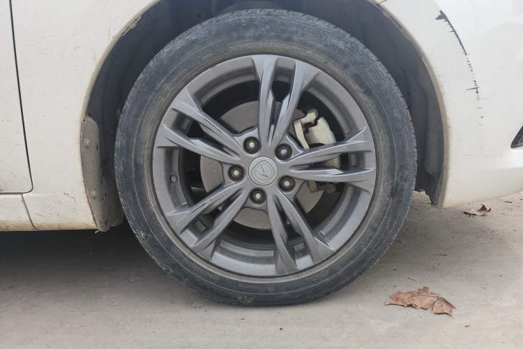 Used CHANGAN Eado DT 2019 1.6L Automatic Smart Enjoyment Model China VI Standard Right Front Wheel Hub