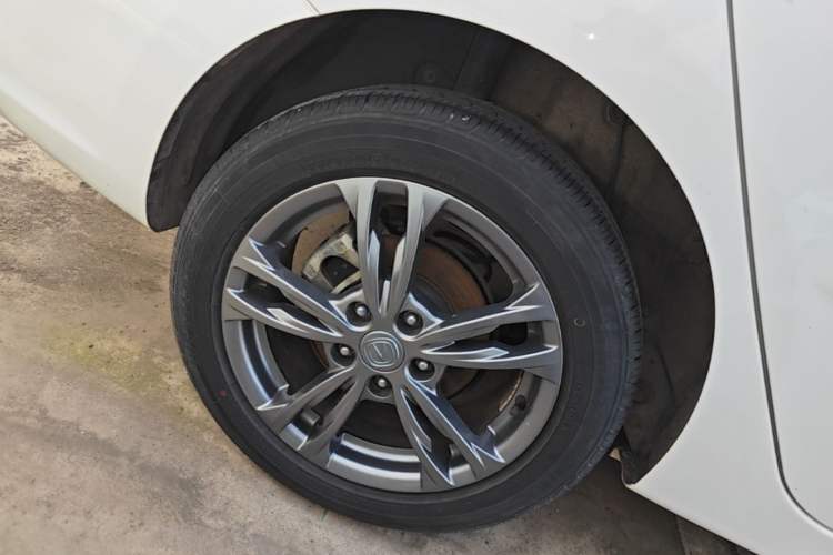 Used CHANGAN Eado DT 2019 1.6L Manual Enjoyment Model China VI Standard Right Rear Wheel Hub