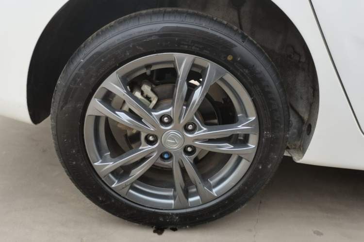 Used CHANGAN Eado DT 2019 1.6L Manual Comfort Model China VI Standard Right Rear Wheel Hub