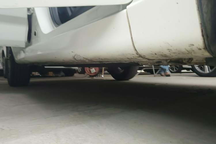 Used CHANGAN Eado DT 2019 1.6L Manual Comfort Model China VI Standard Right Side Sill