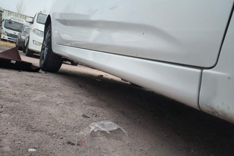 Used CHANGAN Eado DT 2019 1.6L Manual Comfort Model China VI Standard Right Side Sill