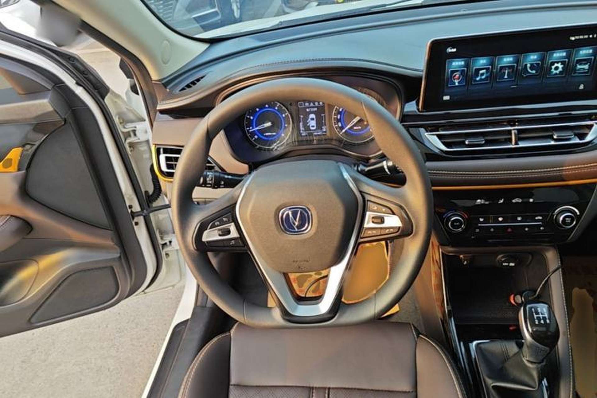 Used CHANGAN Eado DT 2019 1.6L Manual Enjoyment Model China VI Standard Steering Wheel