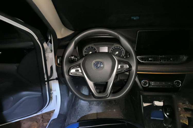 Used CHANGAN Eado DT 2019 1.6L Manual Comfort Model China VI Standard Steering Wheel