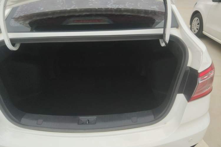 Used CHANGAN Eado DT 2019 1.6L Manual Comfort Model China VI Standard Trunk