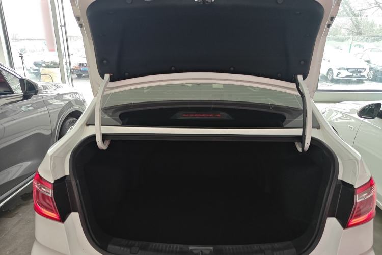 Used CHANGAN Eado DT 2019 1.6L Manual Comfort Model China VI Standard Trunk