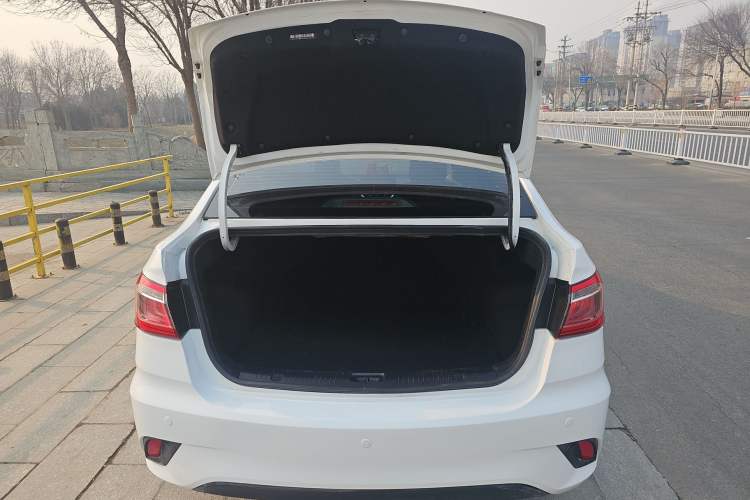 Used CHANGAN Eado DT 2019 1.6L Manual Enjoyment Model China VI Standard Trunk