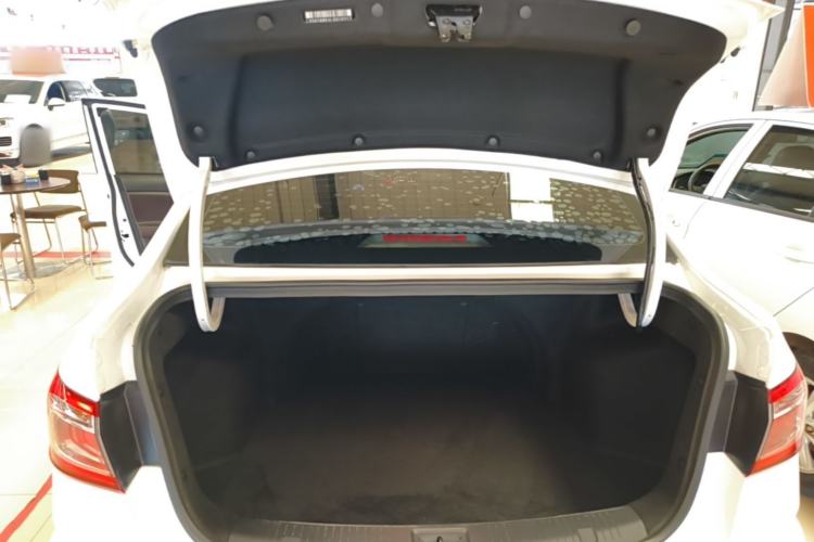 Used CHANGAN Eado DT 2019 1.6L Manual Comfort Model China VI Standard Trunk
