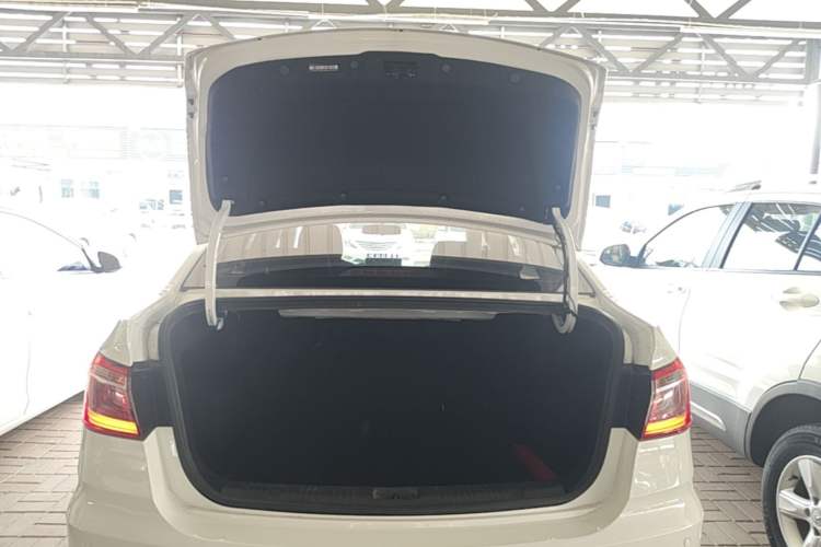 Used CHANGAN Eado DT 2019 1.6L Automatic Enjoyment Model China VI Standard Trunk