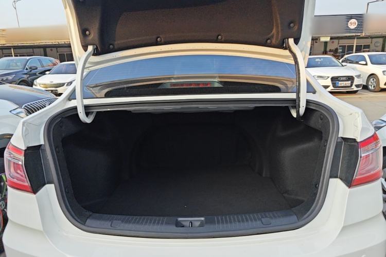Used CHANGAN Eado DT 2019 1.6L Manual Enjoyment Model China VI Standard Trunk