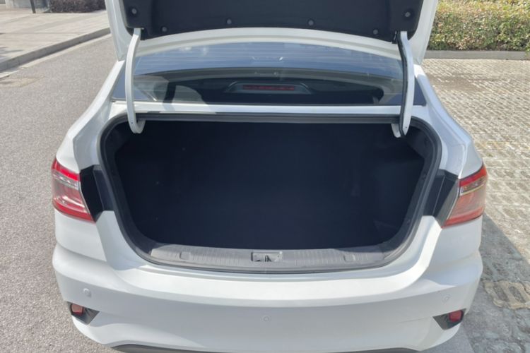 Used CHANGAN Eado DT 2019 1.6L Manual Comfort Model China VI Standard Trunk