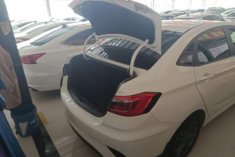 Used CHANGAN Eado DT 2019 1.6L Manual Comfort Model China VI Standard Trunk