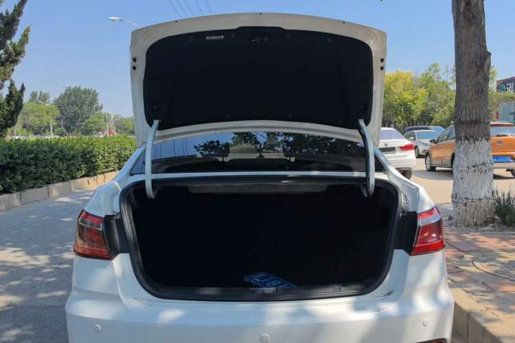 Used CHANGAN Eado DT 2019 1.6L Manual Comfort Model China VI Standard Trunk