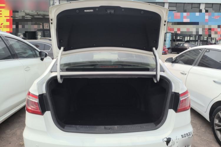 Used CHANGAN Eado DT 2019 1.6L Manual Comfort Model China VI Standard Trunk