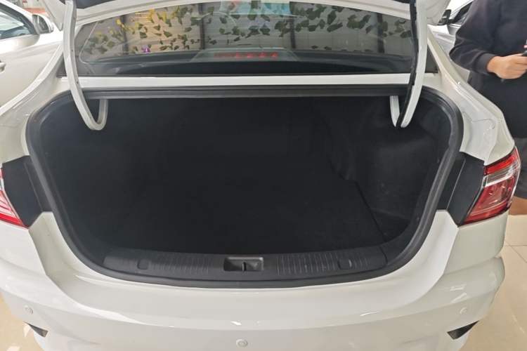 Used CHANGAN Eado DT 2019 1.6L Automatic Smart Enjoyment Model China VI Standard Trunk
