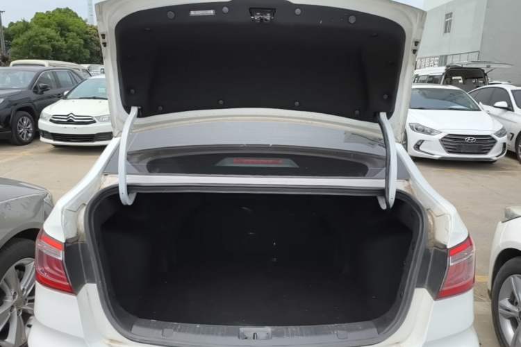 Used CHANGAN Eado DT 2019 1.6L Automatic Smart Enjoyment Model China VI Standard Trunk