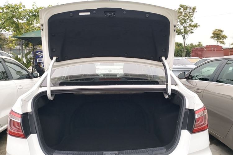 Used CHANGAN Eado DT 2019 1.6L Manual Enjoyment Model China VI Standard Trunk