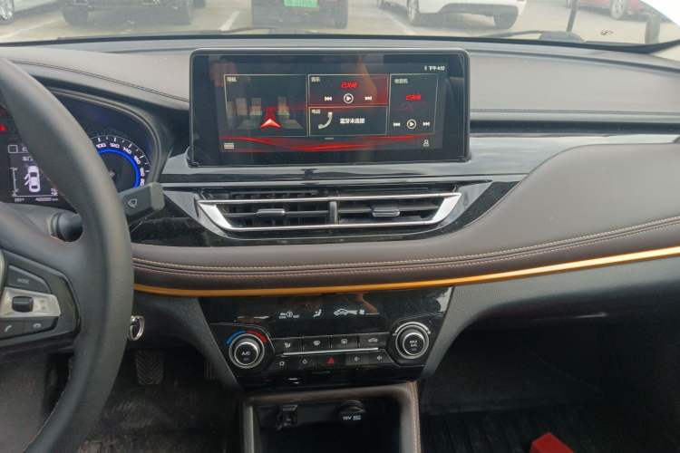 Used CHANGAN Eado DT 2021 1.6L Manual Luxury Model Audio And AC Panel