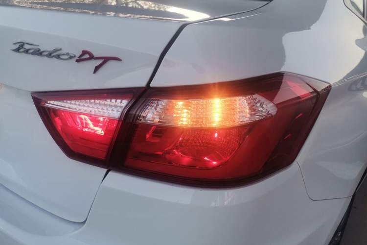 Used CHANGAN Eado DT 2021 1.6L Automatic Luxury Model Exterior 6