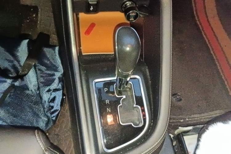 Used CHANGAN Eado DT 2021 1.6L Automatic Luxury Model Gear Lever