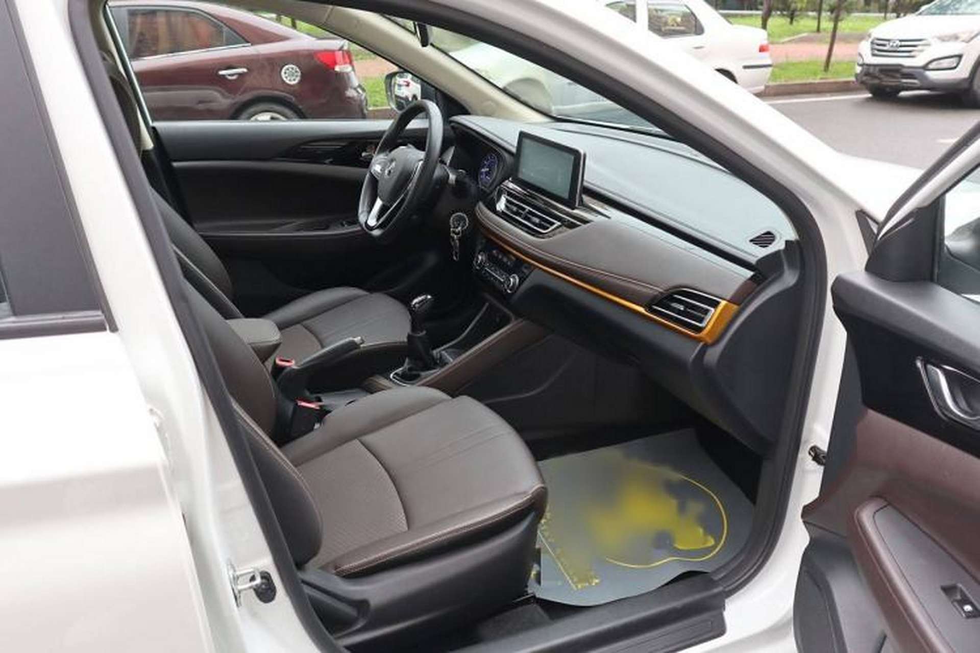 Used CHANGAN Eado DT 2021 1.6L Manual Luxury Model Interior 10